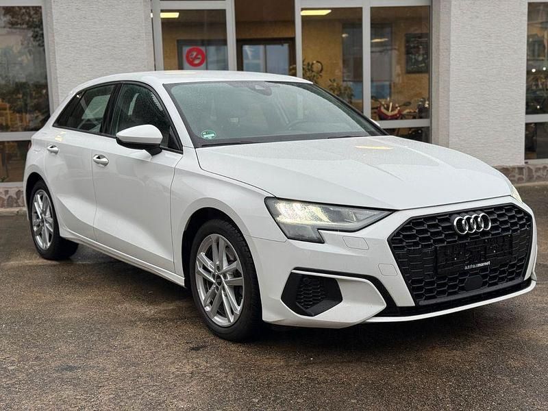 Weiß Gebraucht 2021 Audi A3 Basis Limousine | 20.999 € (Fairer Preis) - Bild 1/4