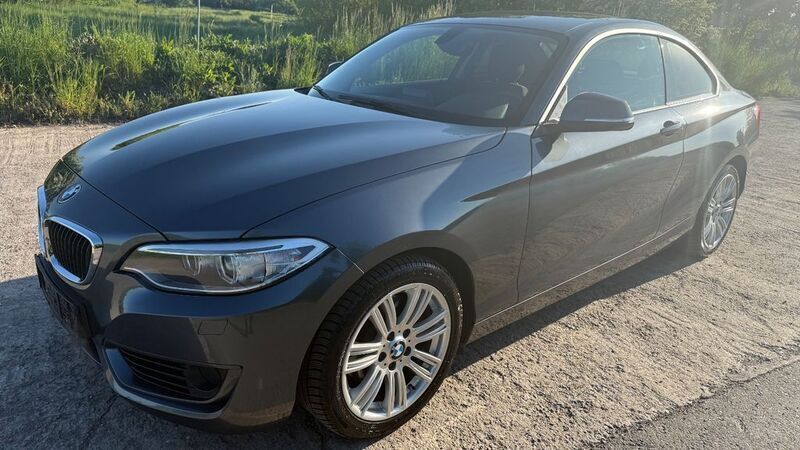 Grau Gebraucht 2015 BMW 220 Sport Line Coupé | 11.450 € (Fairer Preis) - Bild 1/4