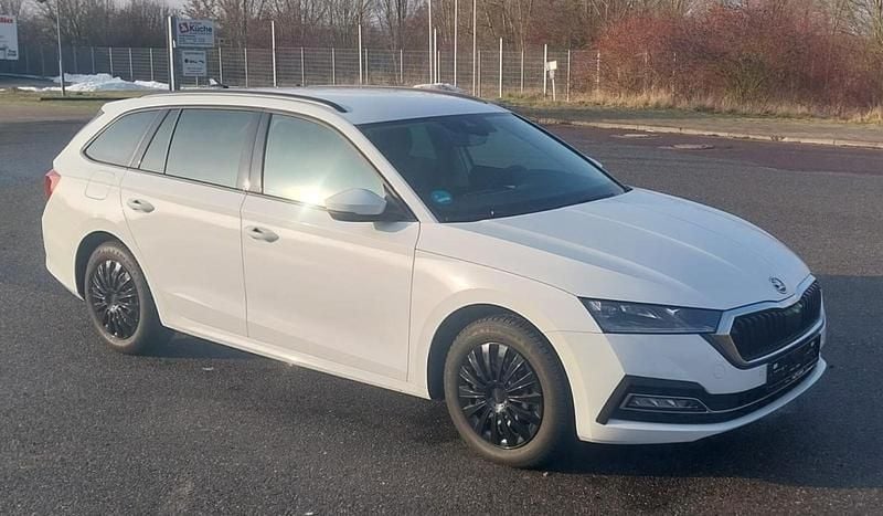 Weiß Gebraucht 2024 Skoda Octavia Kombi | 27.300 € (Guter Preis) - Bild 1/4