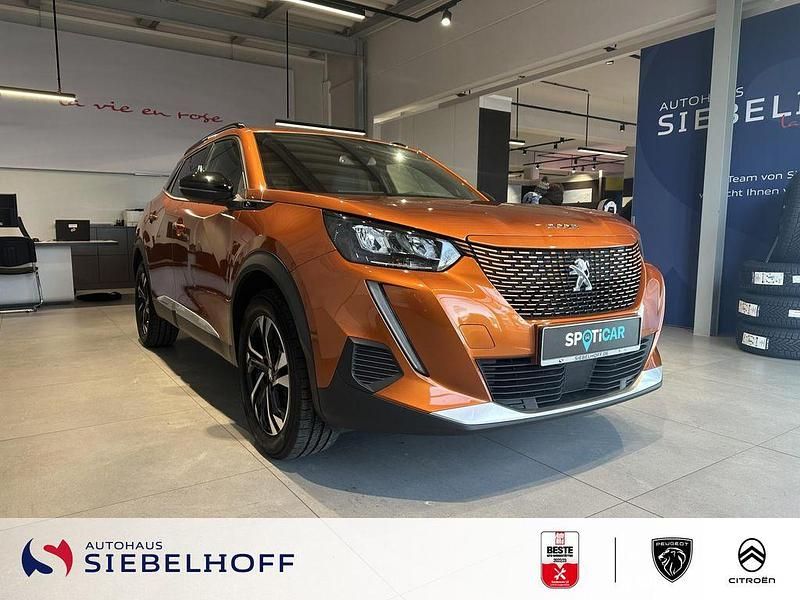 Gebraucht Peugeot e-2008 Allure 100 kW (136 PS) 2022 Orange fusion SUV