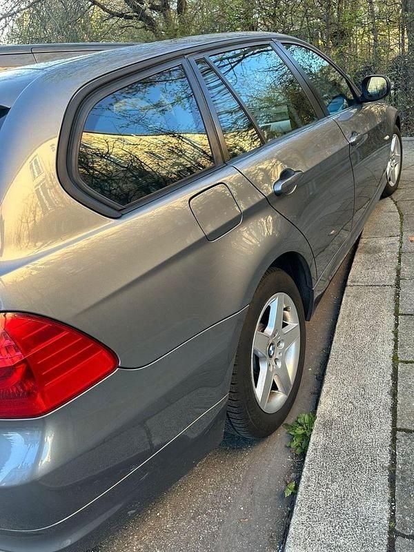 Second-hand BMW 318 143 CP (105 kW) 2009 Gri Break