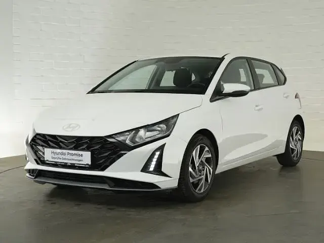 Gebraucht Hyundai i20 Trend 101 PS (74 kW) 2025 Weiss Kleinwagen