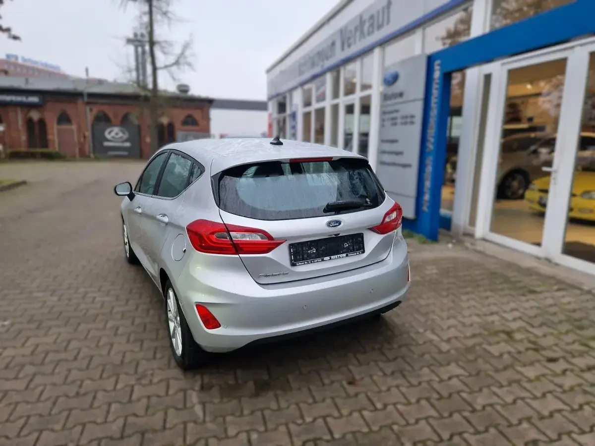 Gebraucht Ford Fiesta Titanium 101 PS (74 kW) 2020 Silber Limousine