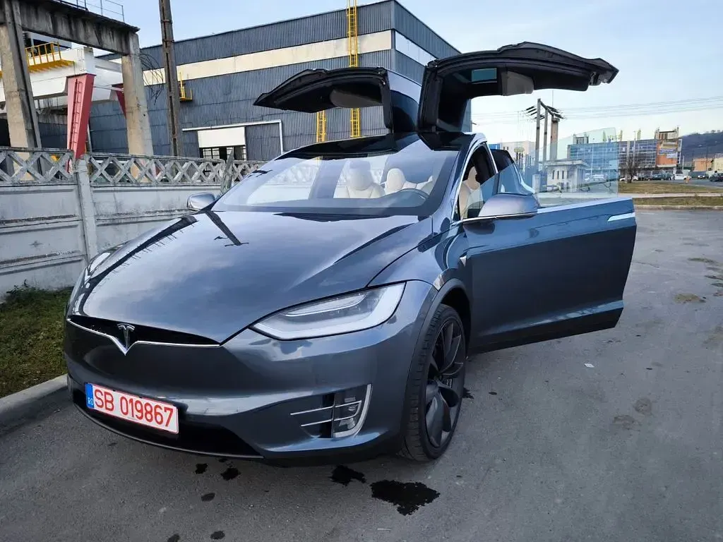 Second-hand Tesla Model X 397 kW (541 CP) 2020 Albastru SUV