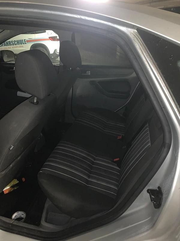 Gebraucht Ford Focus 100 PS (73 kW) 2008 Grau Limousine