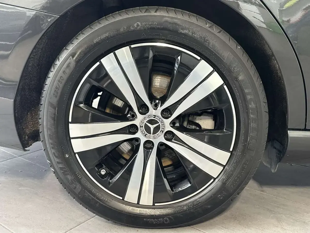 Gebraucht Mercedes C200 Avantgarde 163 PS (119 kW) 2023 Graphitgrau Kombi