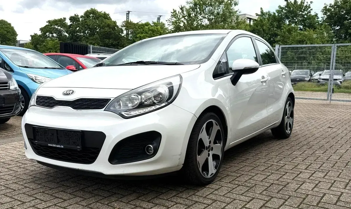 Gebraucht Kia Rio Spirit 86 PS (63 kW) 2013 Weiß Kleinwagen