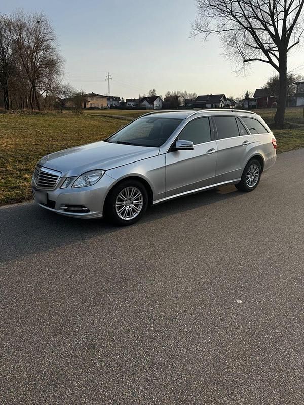 Gebraucht Mercedes E220 Elegance 170 PS (125 kW) 2012 Silber Kombi