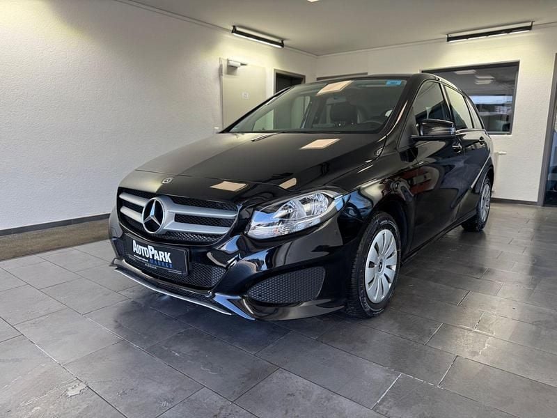 Gebraucht Mercedes 180 109 PS (80 kW) 2017 Schwarz Limousine