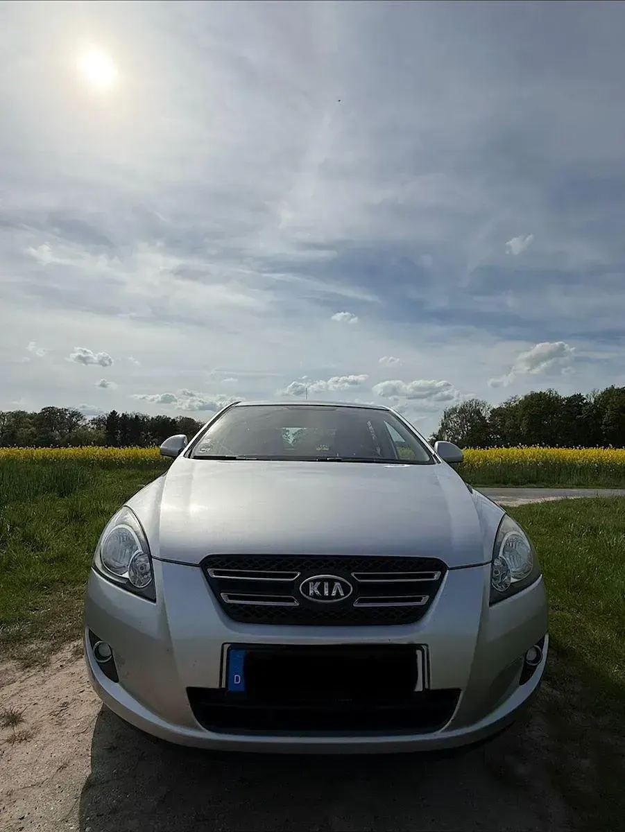 Gebraucht Kia Ceed 143 PS (105 kW) 2009 Silber Kleinwagen