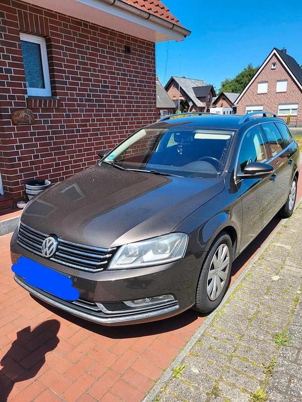 Braun Gebraucht 2012 VW Passat Kombi | 7.000 € (Fairer Preis) - Bild 1/4
