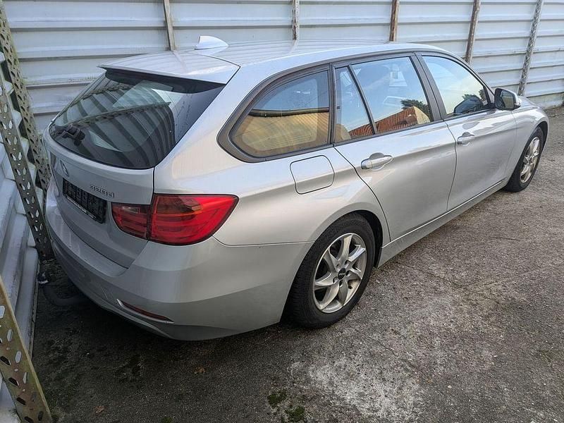 Gebraucht BMW 320 163 PS (119 kW) 2015 Silber/grau (metallic) Kombi