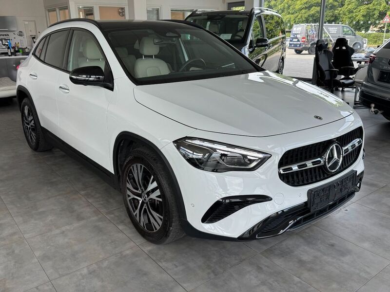 Weiß Gebraucht 2024 Mercedes GLA220 SUV | 43.000 € (Superpreis) - Bild 1/4