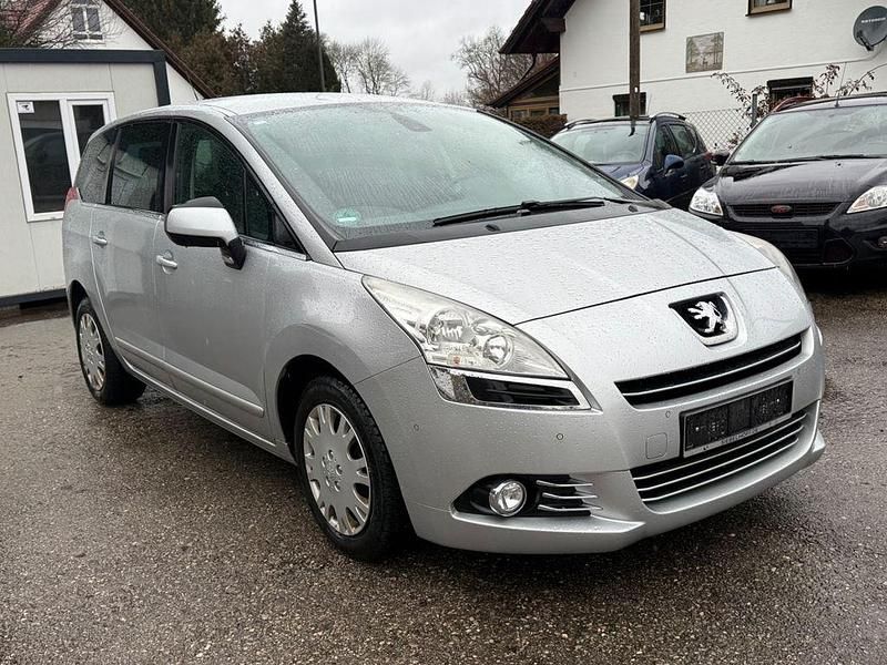 Gebraucht Peugeot 5008 Active 150 PS (110 kW) 2012 Silber Van / Kleinbus