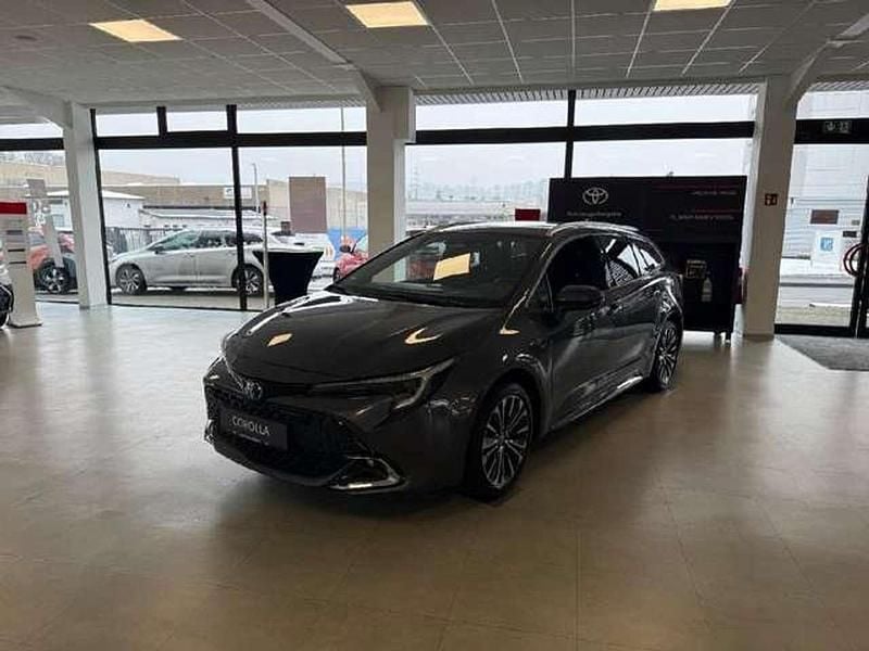 Grau Gebraucht 2025 Toyota Corolla Hybrid Team Kombi | 36.960 € (Fairer Preis) - Bild 1/4