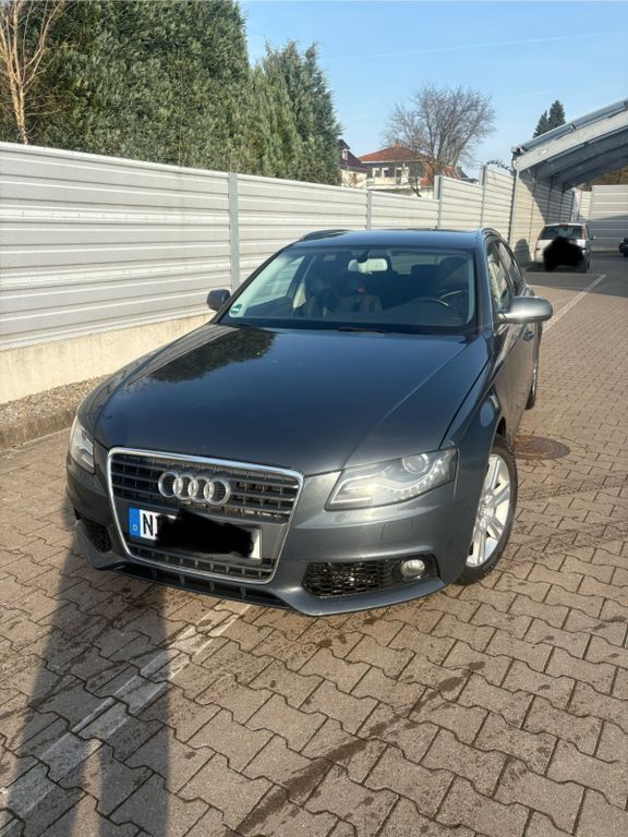 Grau Gebraucht 2011 Audi A4 Kombi | 6.900 € (Guter Preis) - Bild 1/4