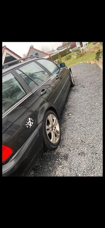 Second-hand BMW 318 143 CP (105 kW) 2002 Negru Break