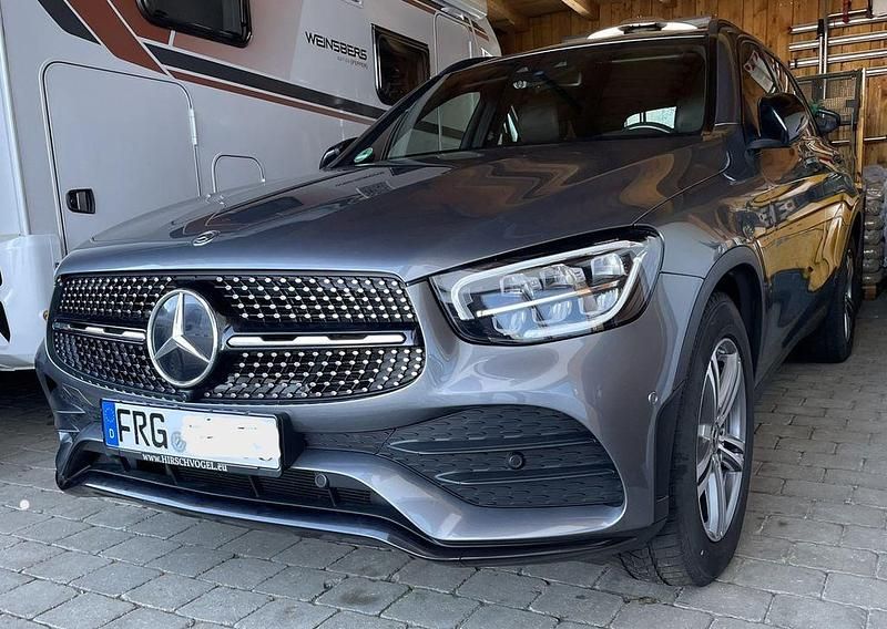 Grau Gebraucht 2019 Mercedes GLC300 AMG line SUV | 30.800 € (Fairer Preis) - Bild 1/4
