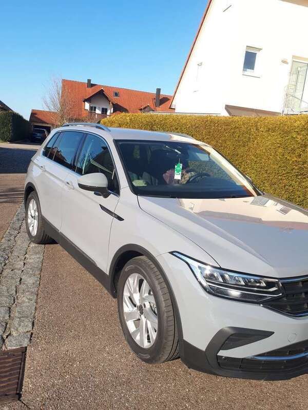 Grau Gebraucht 2021 VW Tiguan Life SUV | 24.500 € (Guter Preis) - Bild 1/4