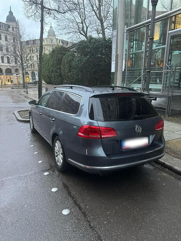 Gebraucht VW Passat 140 PS (102 kW) 2012 Grau Kombi