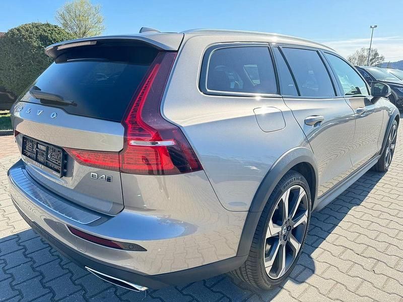 Gebraucht Volvo V60 CC 190 PS (139 kW) 2019 Grau Kombi