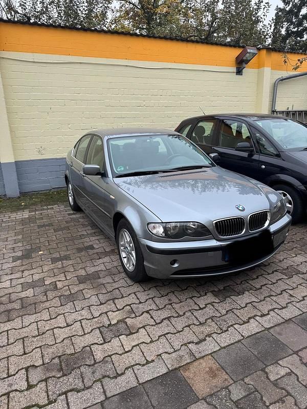 Grau Gebraucht 2004 BMW 320 Limousine | 4.200 € (Fairer Preis) - Bild 1/1