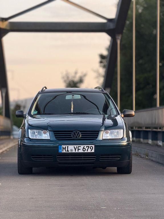 Blau Gebraucht 2000 VW Bora Trendline Limousine | 2.700 € (Etwas zu teuer) - Bild 1/4
