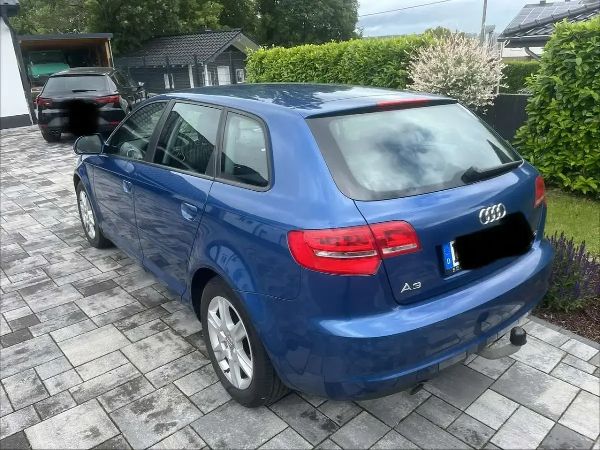 Gebraucht Audi A3 Sportback Attraction 140 PS (102 kW) 2010 Blau Kleinwagen