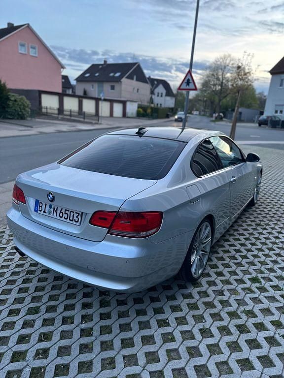 Gebraucht BMW 325 218 PS (160 kW) 2007 Silber Coupé
