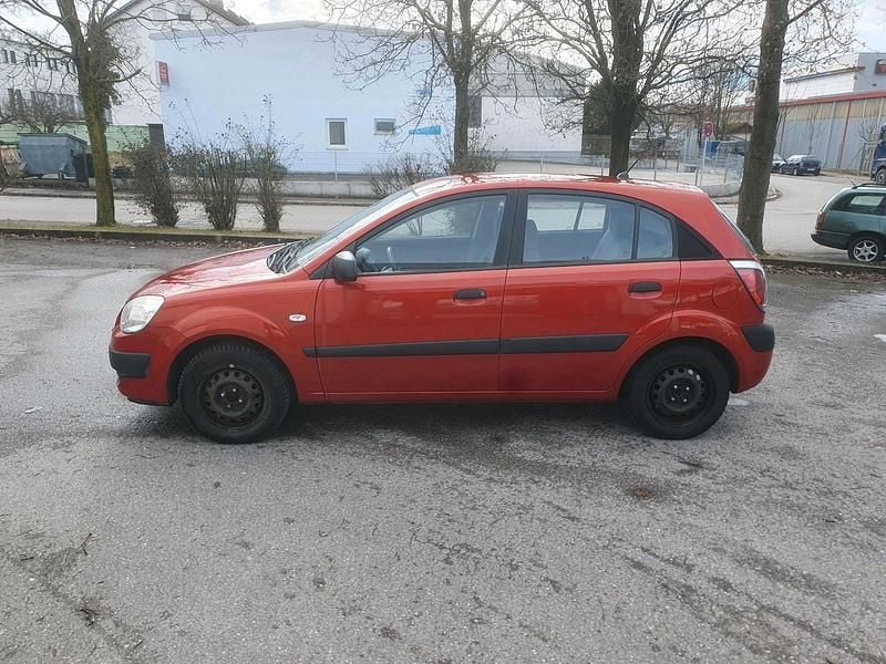 Gebraucht Kia Rio 97 PS (71 kW) 2009 Rot Limousine