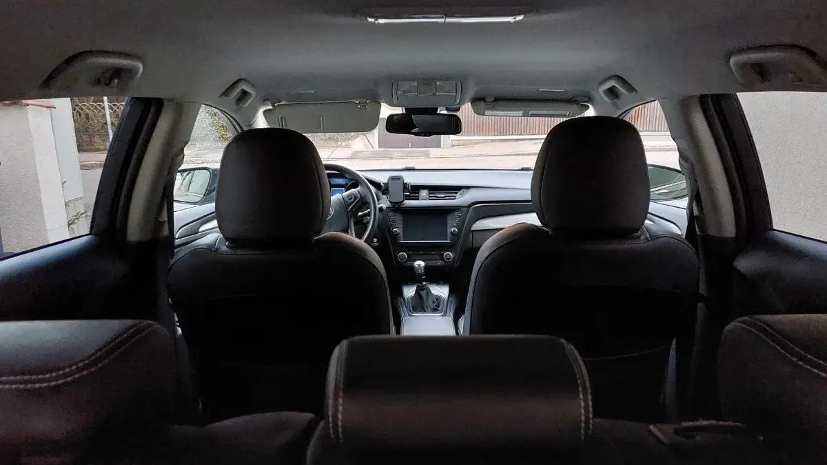 Gebraucht Toyota Avensis Comfort 147 PS (108 kW) 2017 Grau Limousine