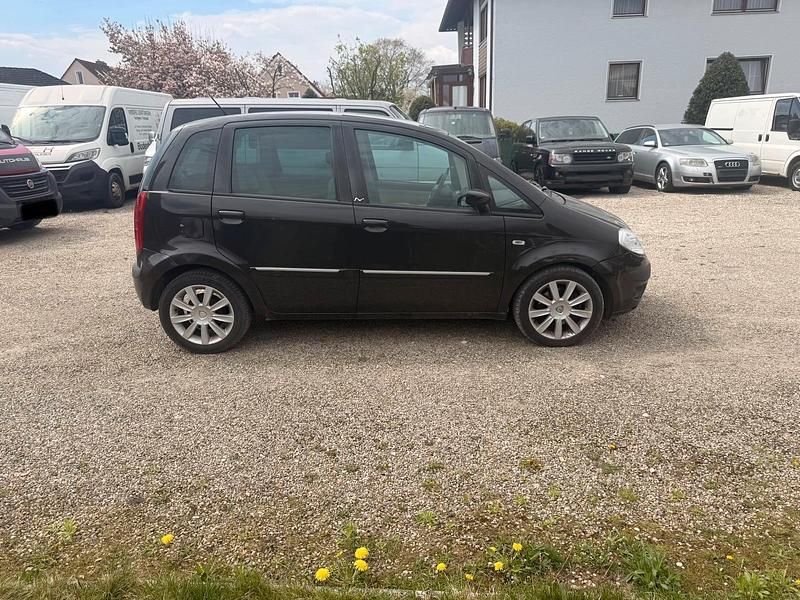 Usata Lancia Musa 101 CV (74 kW) 2005 Marrone Monovolume