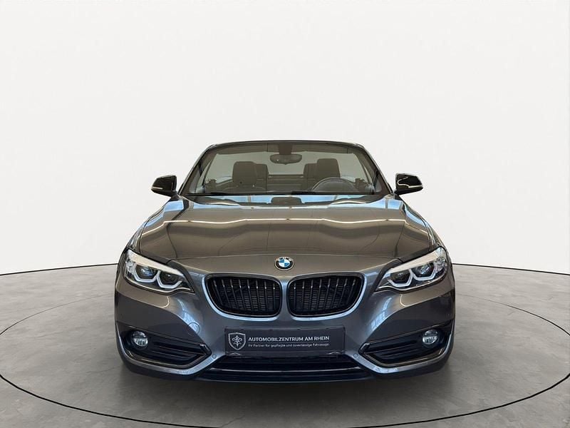 Gebraucht BMW 218 Sport Line 150 PS (110 kW) 2019 Grau Cabrio