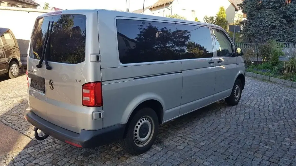 Gebraucht VW Transporter 150 PS (110 kW) 2017 Reflexsilber metallic Van