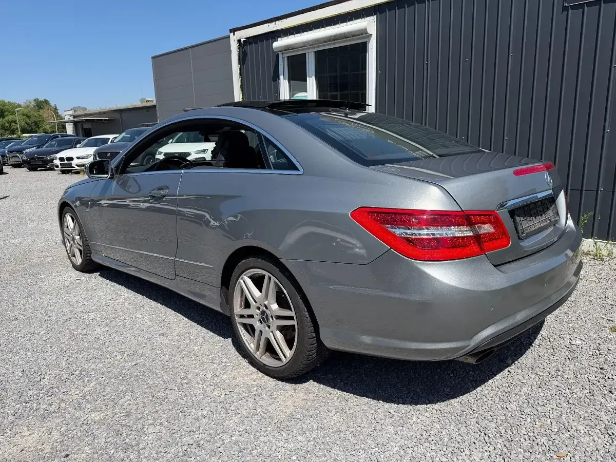 Gebraucht Mercedes E250 AMG line 204 PS (150 kW) 2009 Silber Coupé
