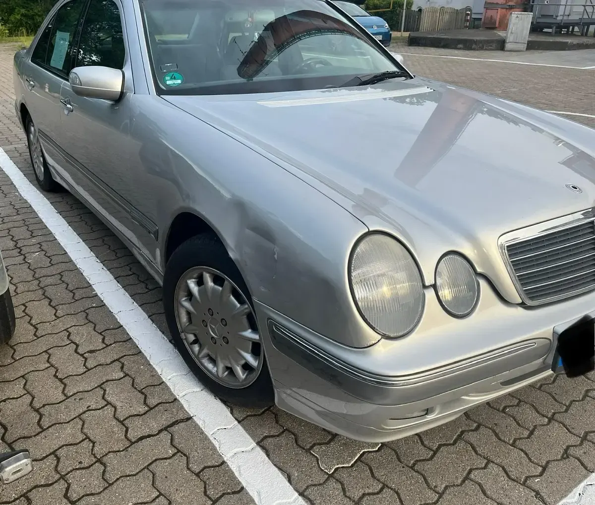 Gebraucht Mercedes E240 170 PS (125 kW) 2000 Silber Limousine