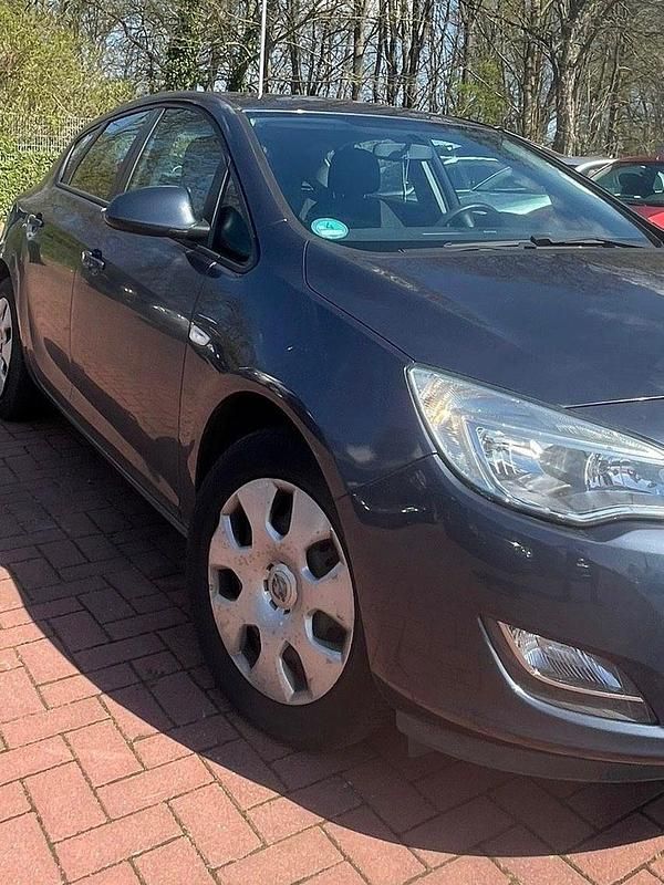 Gebraucht Opel Astra Cosmo 101 PS (74 kW) 2010 Grau Limousine