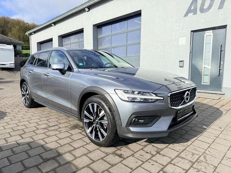 Gebraucht Volvo V60 CC Pro 200 PS (147 kW) 2020 Grau Kombi