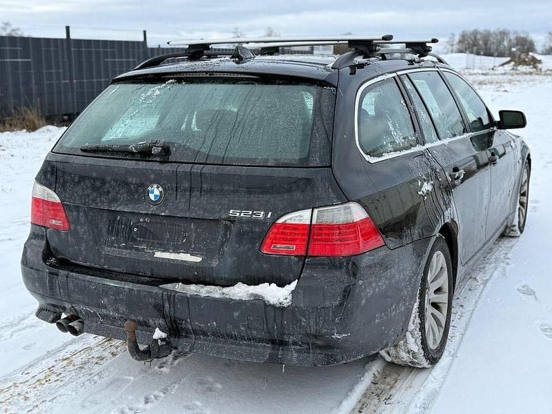 Gebraucht BMW 523 Sport Line 190 PS (139 kW) 2009 Schwarz Kombi