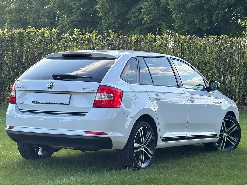 Gebraucht Skoda Rapid Drive 110 PS (80 kW) 2017 Weiß Kleinwagen