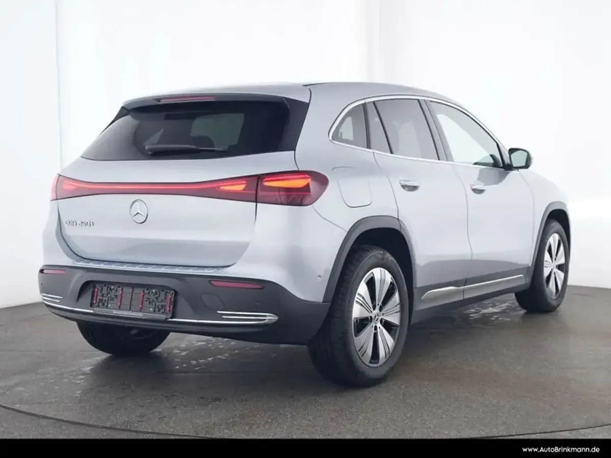 Używany Mercedes EQA250+ Progressive 139 kW (190 KM) 2025 Srebrny SUV