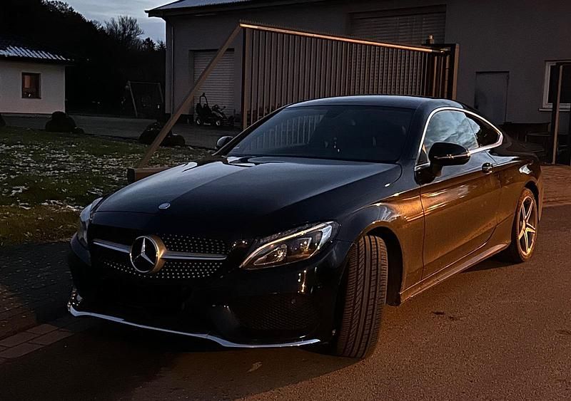 Schwarz Gebraucht 2016 Mercedes C180 AMG line Coupé | 19.800 € (Fairer Preis) - Bild 1/4
