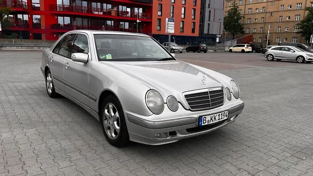 Gebraucht Mercedes E270 Elegance 170 PS (125 kW) 2002 Silber Limousine
