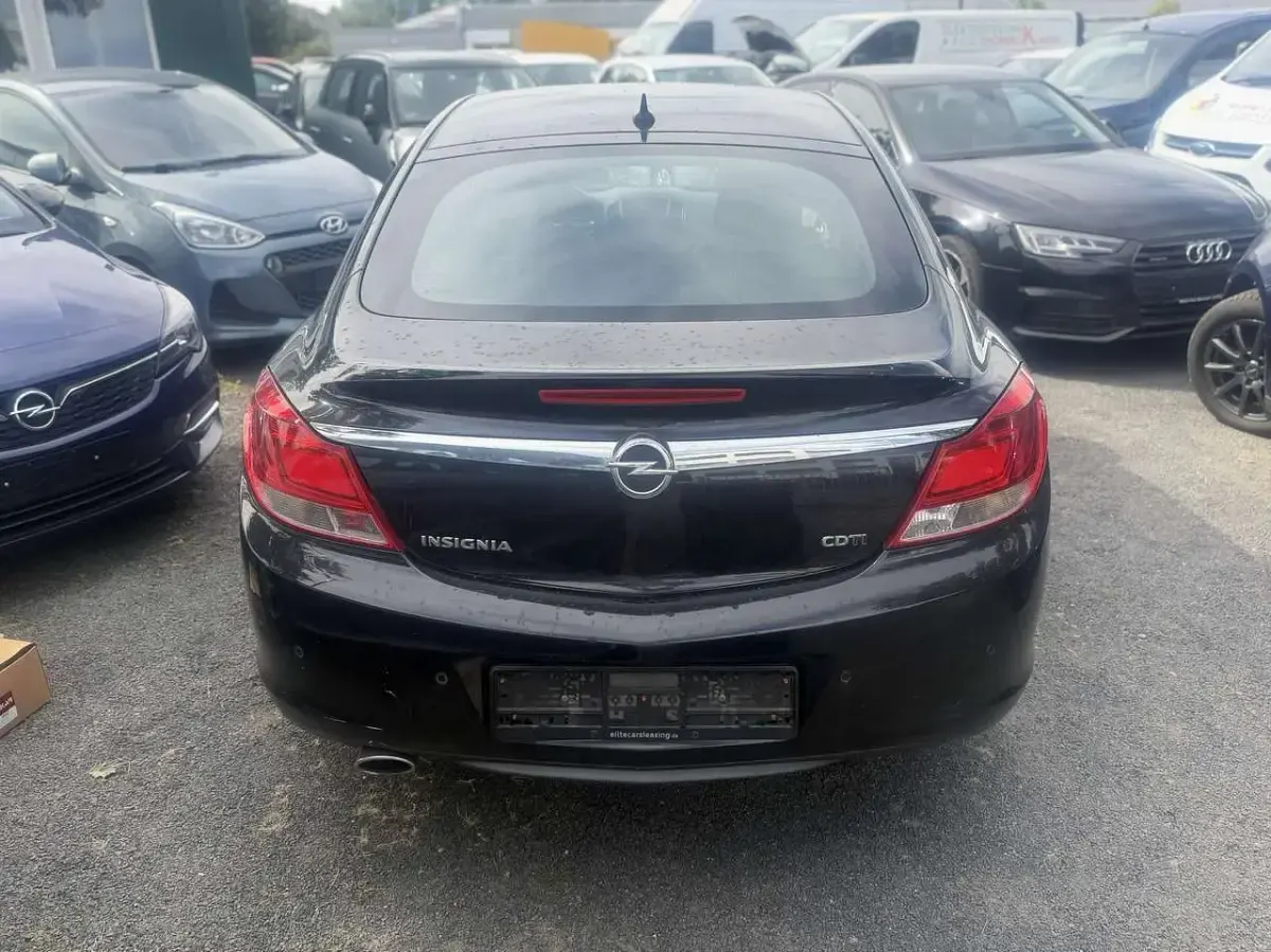 Gebraucht Opel Insignia Cosmo 160 PS (117 kW) 2009 Saphirschwarz mineraleffekt Limousine