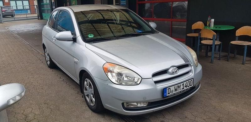 Gebraucht Hyundai Accent 97 PS (71 kW) 2007 Silber Limousine