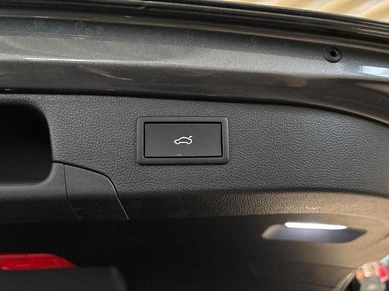 Gebraucht VW Passat R-line 150 PS (110 kW) 2024 Grau Kombi