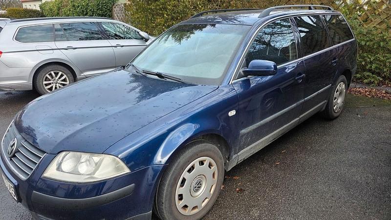 Gebraucht VW Passat Basis 131 PS (96 kW) 2001 Blau Kombi