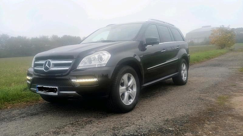 Schwarz Gebraucht 2011 Mercedes GL350 SUV | 21.000 € - Bild 1/4