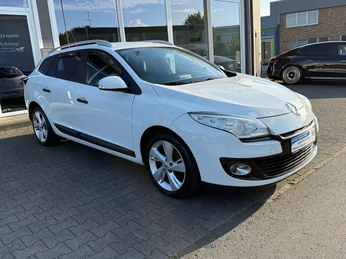 Gebraucht Renault Mégane GrandTour Expression 110 PS (80 kW) 2012 Weiß Kombi
