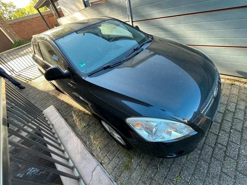 Używany Kia Ceed 126 KM (92 kW) 2009 Czarny Hatchback